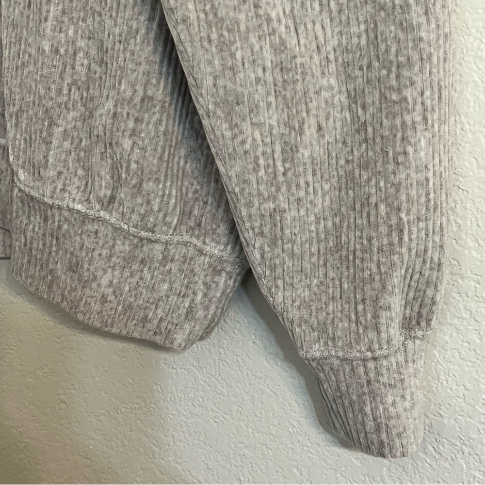 Aritzia Wilfred free organic cotton Gray Ribbed Crewneck Casual Pullover comfy - Picture 2 of 8